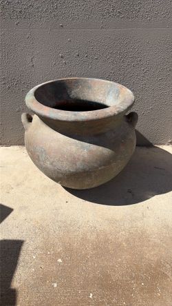 Tree pot with pot hole for drain for water