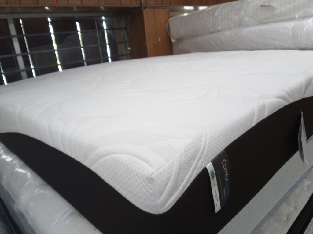 Colchón King size memory foam en excelente condiciones