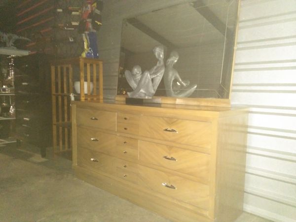 Beautiful Blonde Wood Mid Century Modern Full Size Bedroom