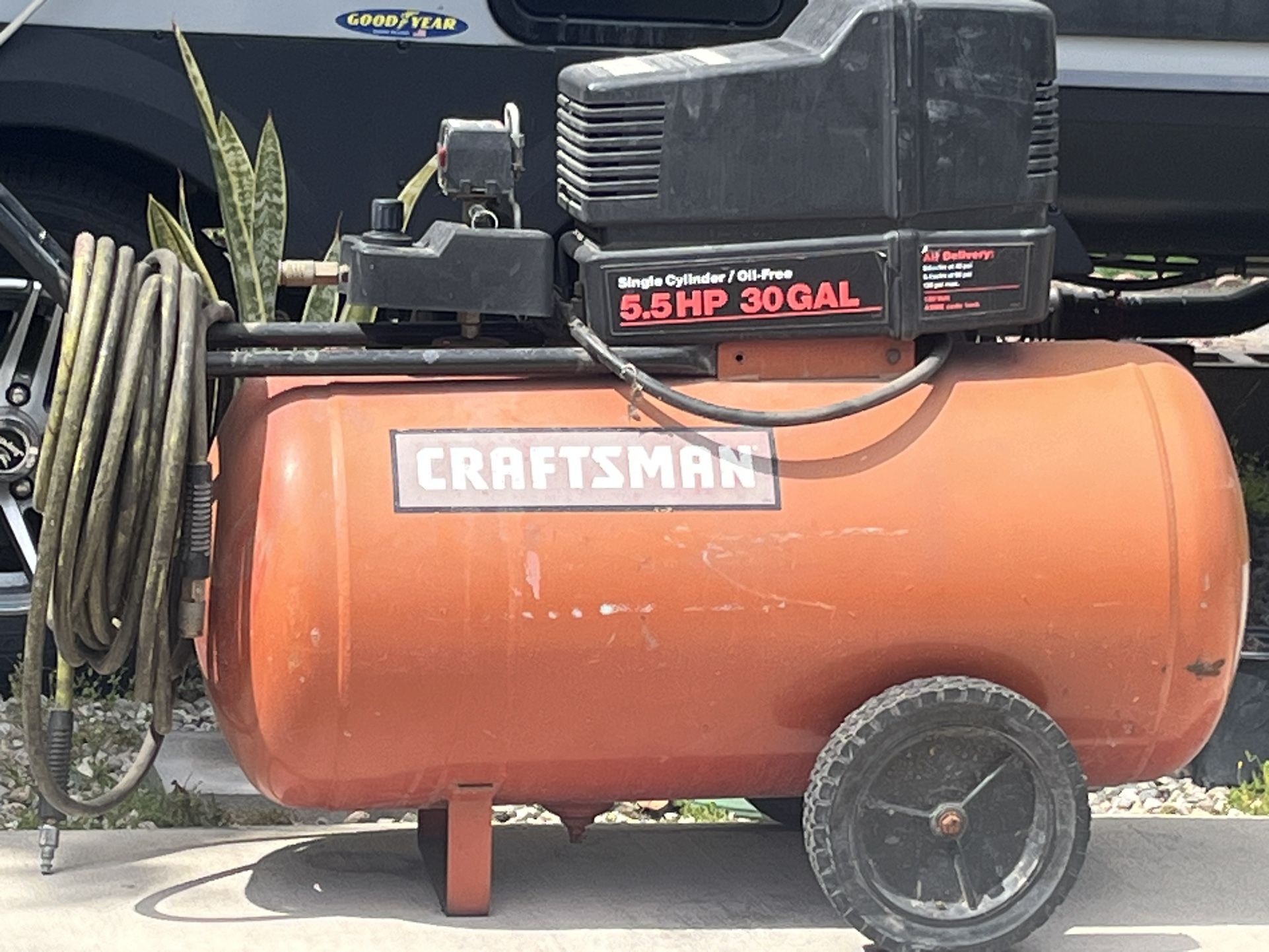 Compressor  5.5hp 30 Gallons