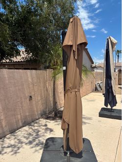 Large( 10’ x 10’ ) Tan Patio Cantilever Umbrella w/ cover and wheeled base
