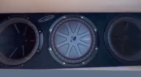 3 Kicker subs 12” and hifonics amp 2000 watts