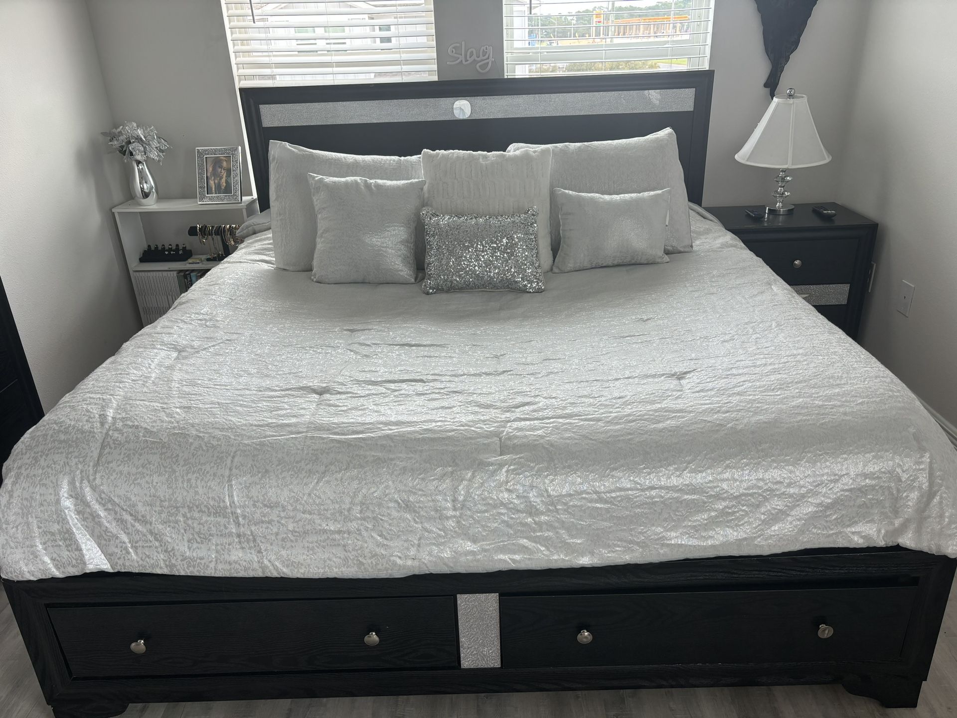 FREE KING SIZE MATTRESS, King Size Bedroom Set . Comes With Bed, Nightstand, Tall Dresser& Dresser W/ Mirror Attached