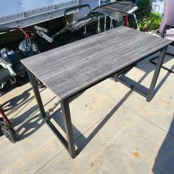 Desk and a office chair