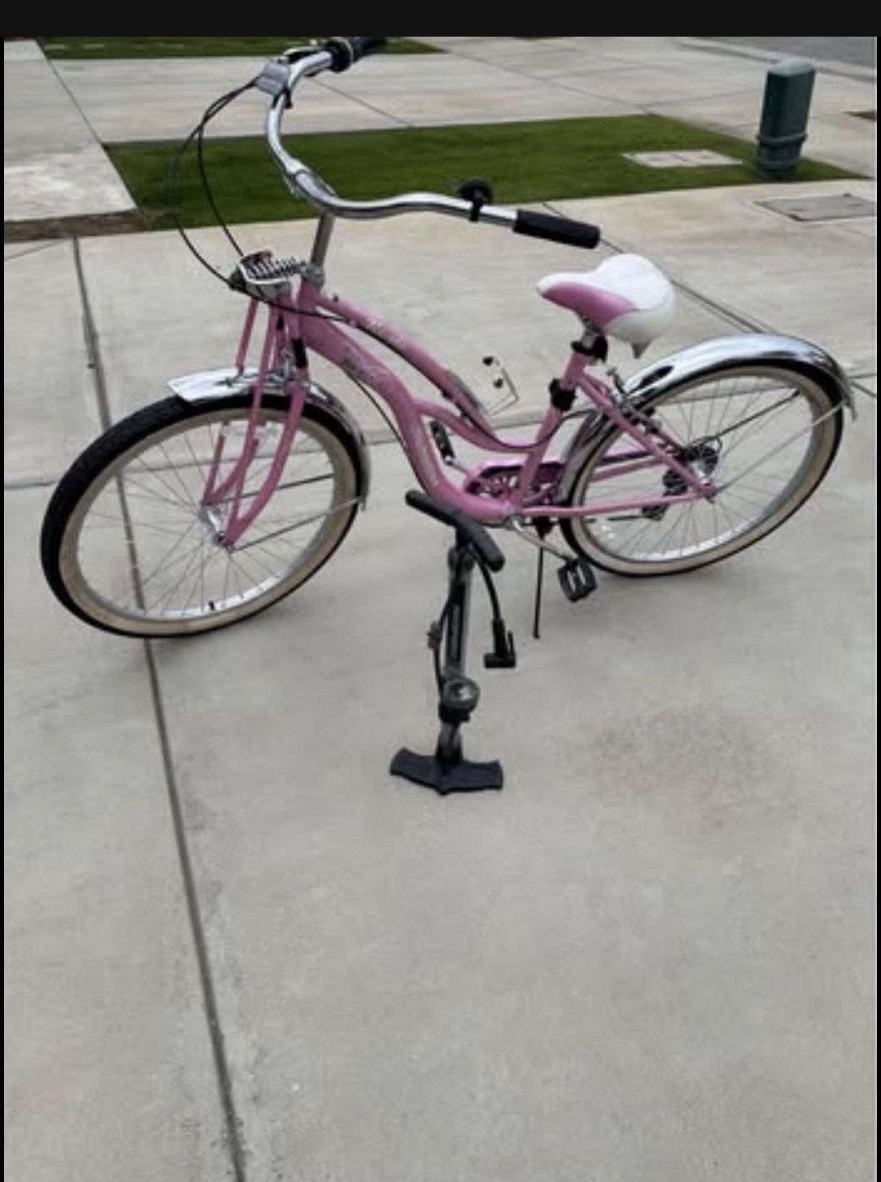 Schwinn Ladies 26" , 7 Speed Roxie Cruiser