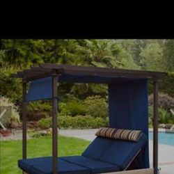 Outdoor Pergola Lounger