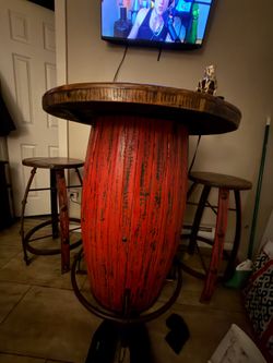 Red rugged Barrel table and chairs