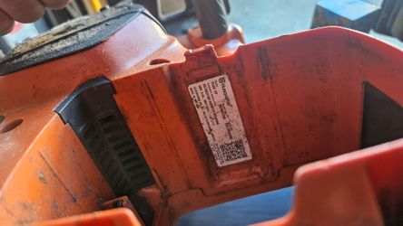 T540i xp husqvarna electric saw ( no battery)