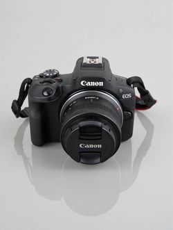 Canon EOS R100 Mirrorless Camera + 18-45mm Kit Lens & Backpack – Like New