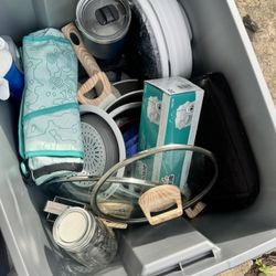 Free Dishes and clothes porch Pick up