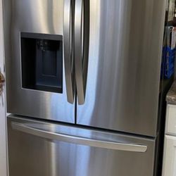 Bueno, New, LG refrigerator