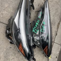 2022/2023/2024 Toyota Corolla Cross Headlights 