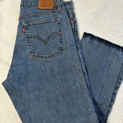 Women’s Levi’s Straight Jeans