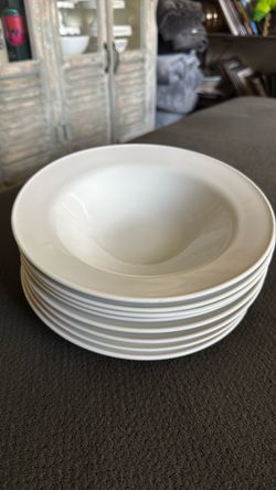 Pottery Barn great white traditional 8 bowls