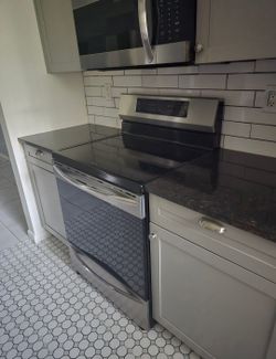 Stainless Steel Electric Range with Glass Cooktop