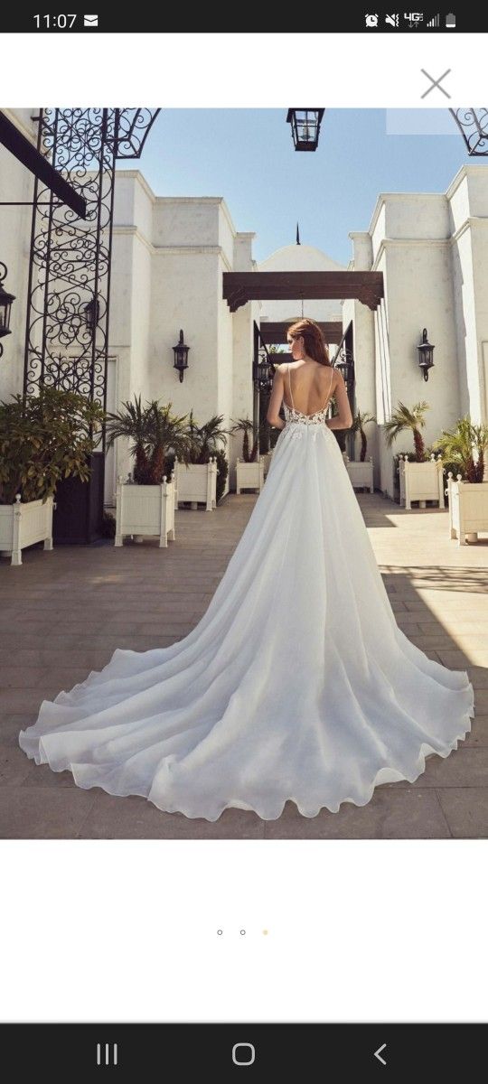 L'Amour Satin Ivory Wedding Dress In Size 4 With Matching veil