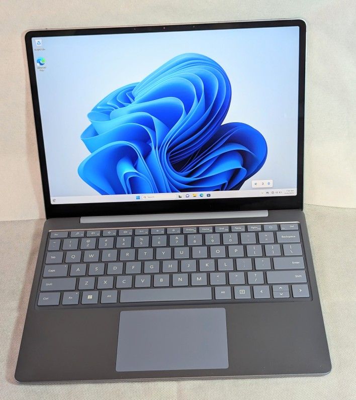 Very Nice MICROSOFT SURFACE LAPTOP GO 2 WINDOWS 11 TOUCHSCREEN 8GB RAM PENTIUM i5