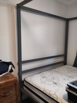 metal 4 post queen bed and mattress