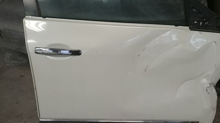 2013 Nissan roge door for parts