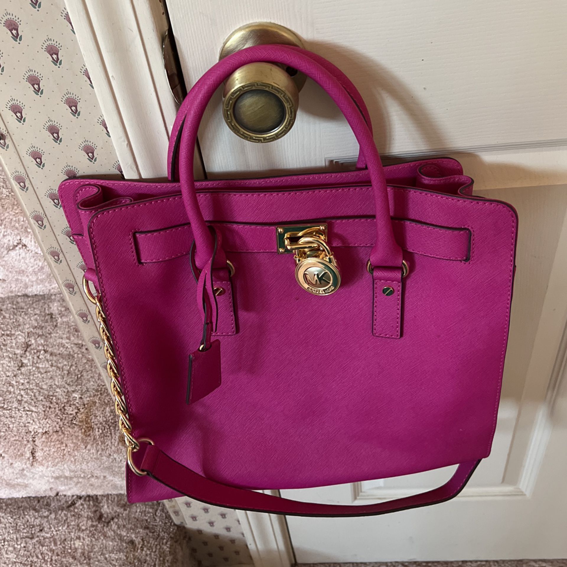 udstrømning Donation Forvirrede Michael Kors Purse Pink With Gold Hardware for Sale in Tracy, CA - OfferUp