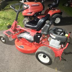 28-in Snapper Riding Lawn Mower With A 12.5 HP B&S