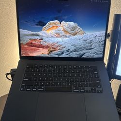 2023 Macbook Air 15” M2 1TB SSD 16gb Ram