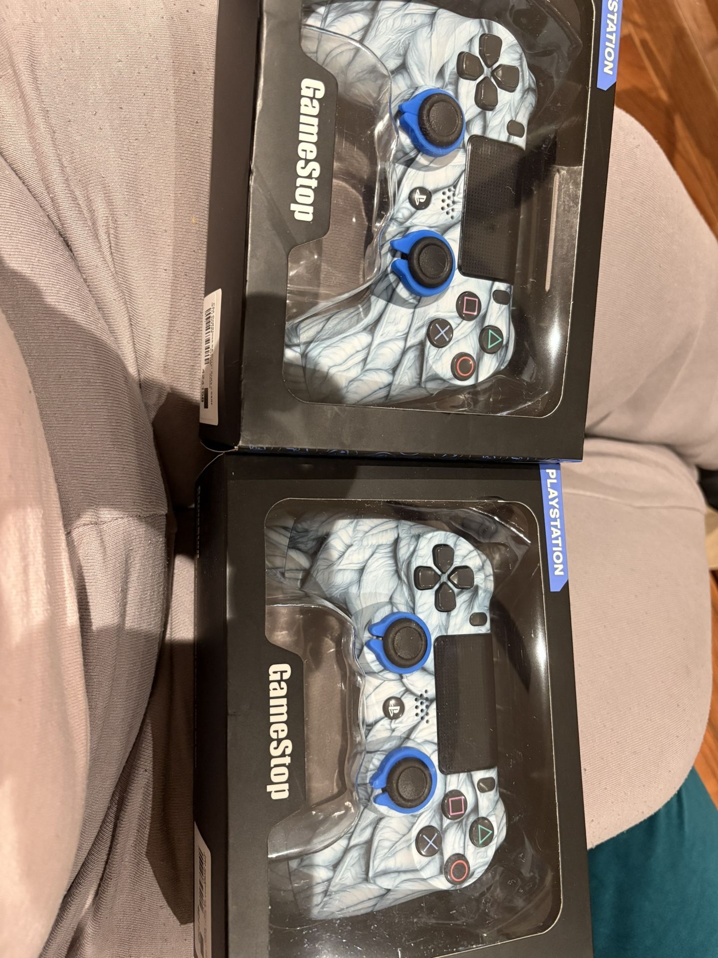 2 ps4 remotes