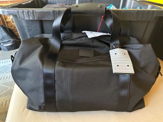 Tumi Travel Bag *NEW