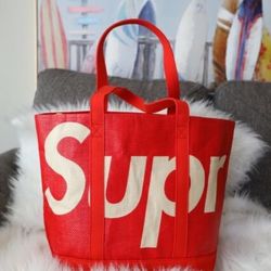 💯% Authentic Sold Out Supreme Raffia Tote RED
