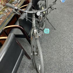 District 4 Equipped Staggered Bicycle – Black with Blue Pedals & Rear Rack