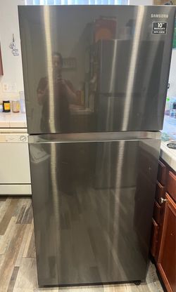 Very nice Samsung 18 cubic refrigerator
