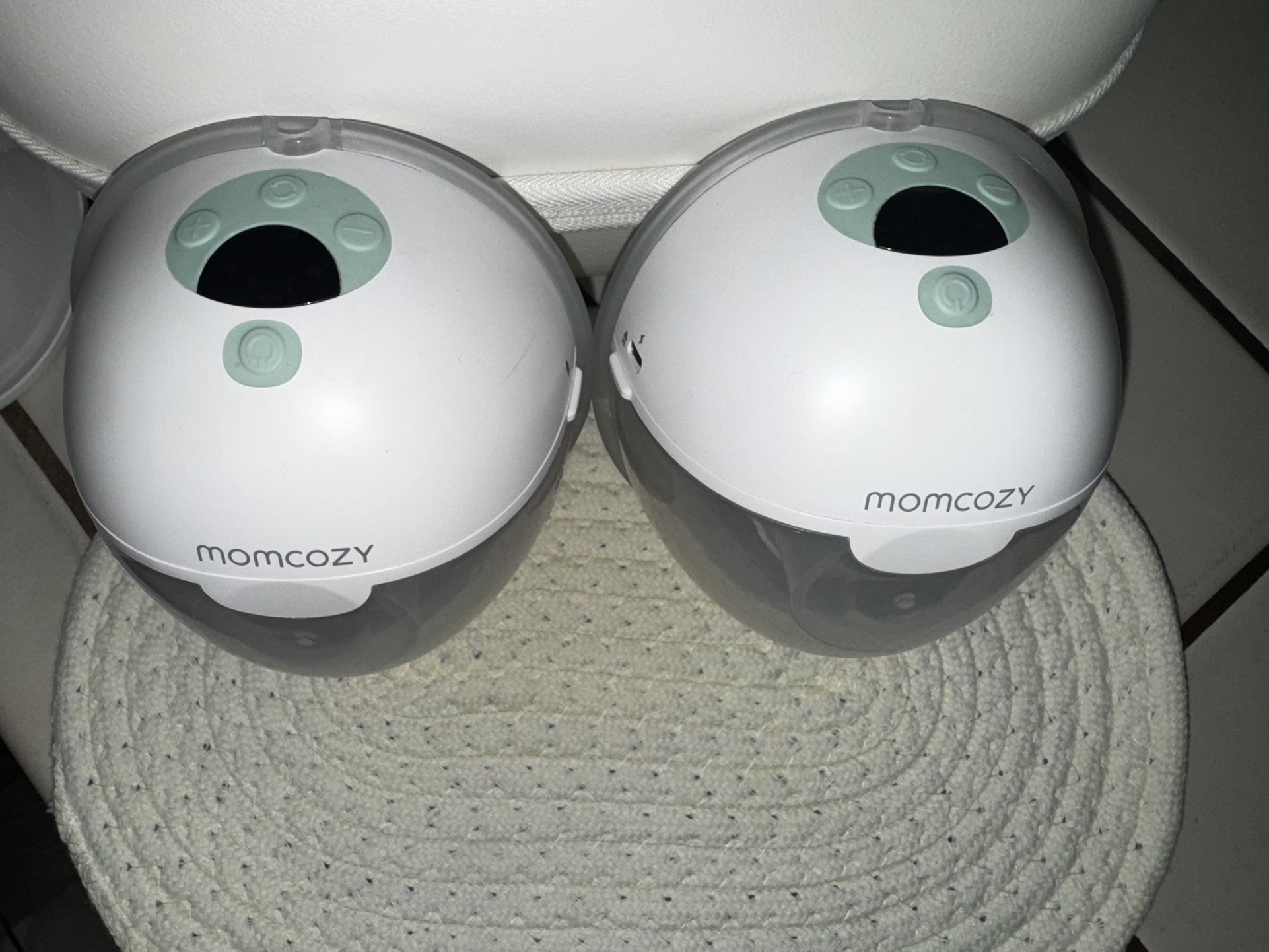 Momcozy M5 pumps