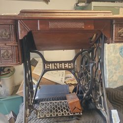 Singer Sewing Machine 