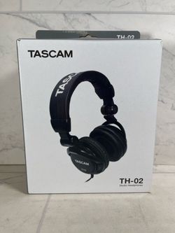 Tascam TH-02 Closed Back Studio Headphones (A1G011398)