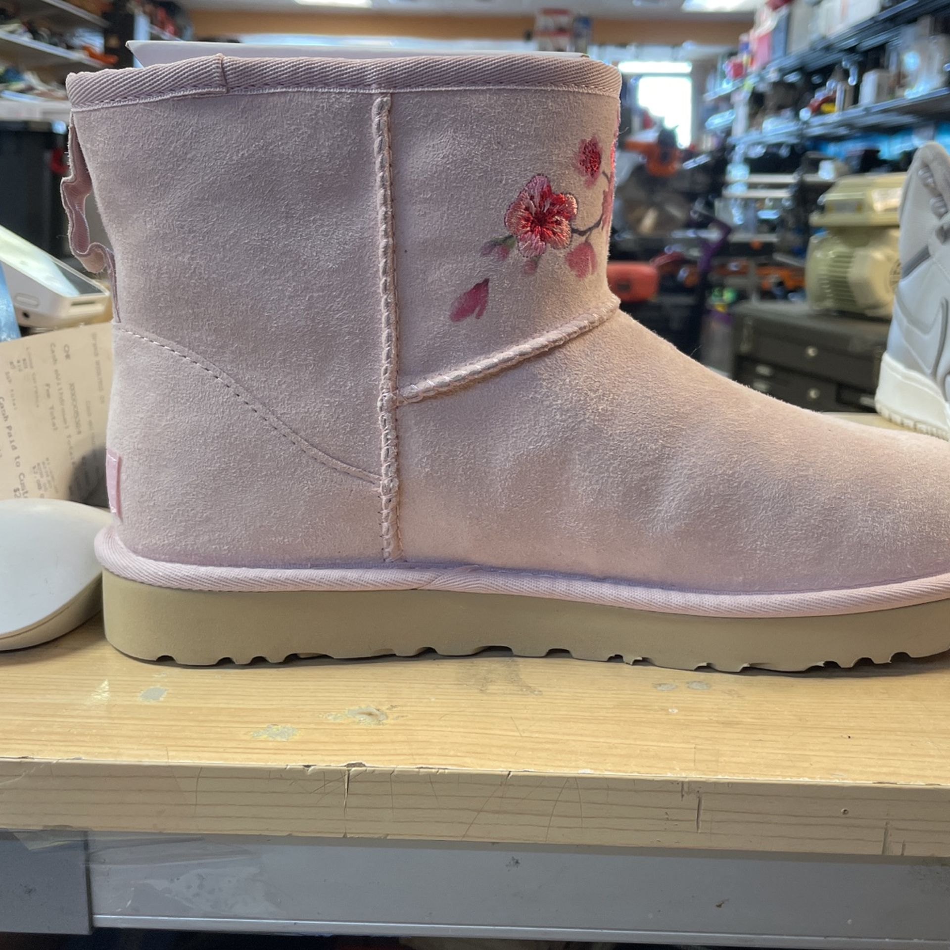 Ugg SHEEPSKIN FLORAL BOOTS