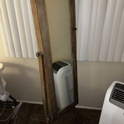 Mirror Jewelry Stand