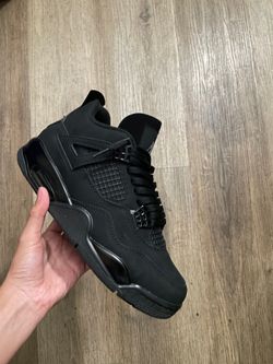 Black cat Jordan 4