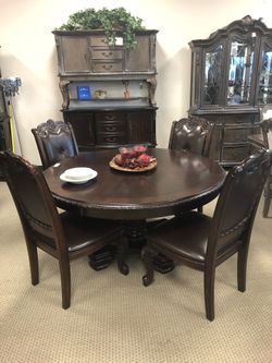 BEAUTIFUL ROUND DINING TABLE SET WITH LOTS OF CARVING AND 4 CHAIRS INCLUDED NEW
