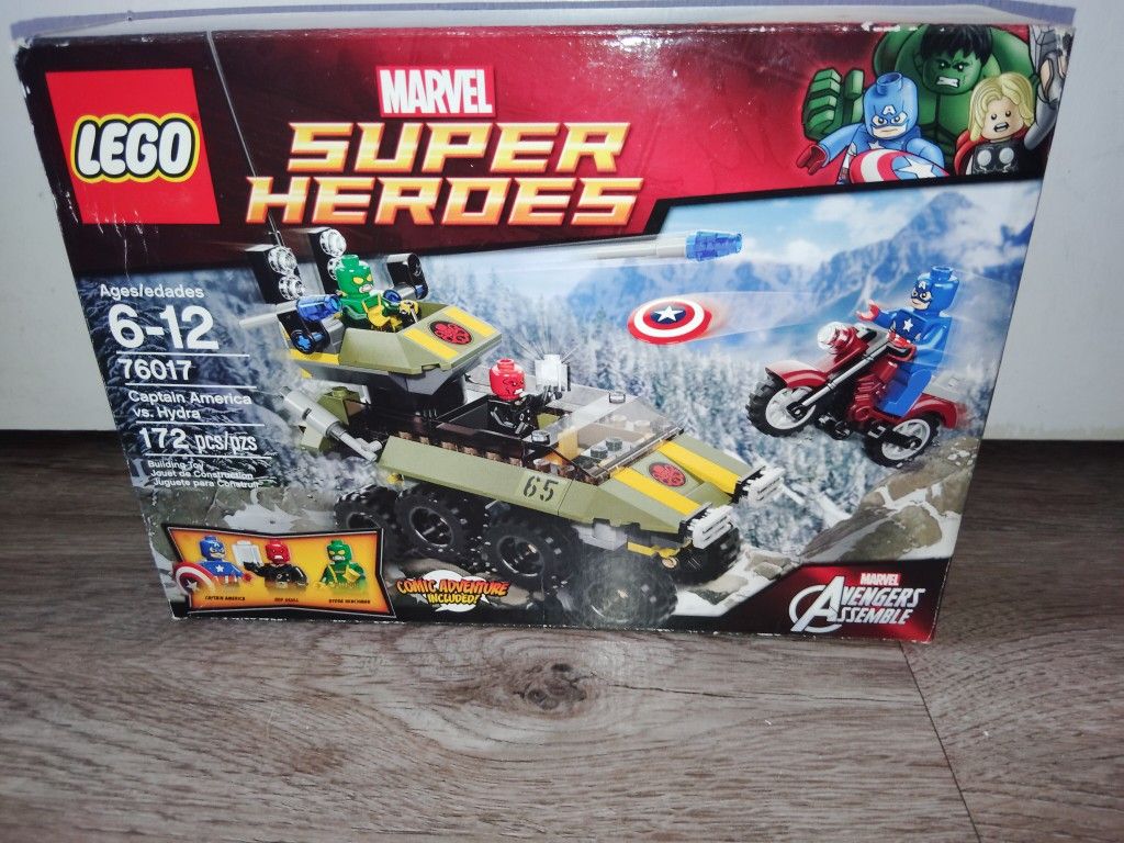 Lego Captain America vs Hydra 76017