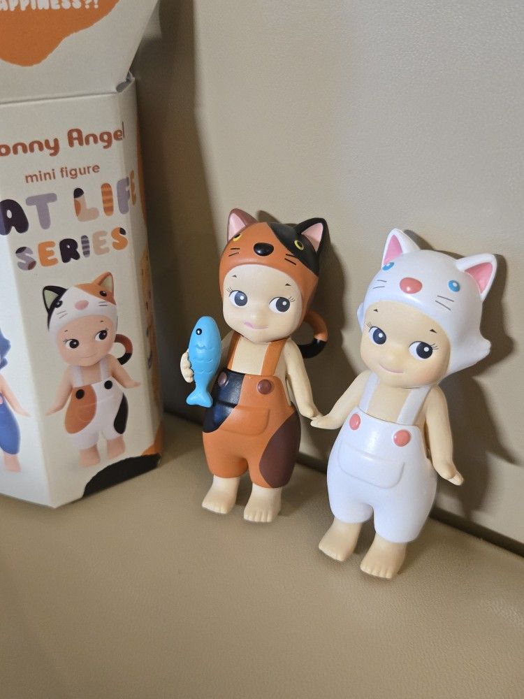 Lot Of 2 Sonny Angel Cat Life Series White, Black And Brown Toy Decord