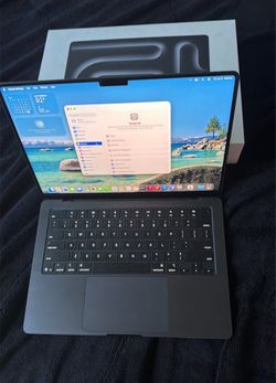 Apple 14 inch MacBook Pro m5 chip 2026 newest 16ram 512gb flash hard drive 10/10 condition with minimal use of 60 cycles