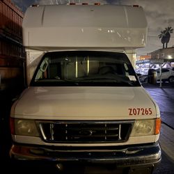 07 Ford E350 Cutaway cargo **LOW MILES**