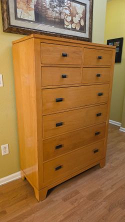 Clean and Nice Tall light wood 8-Drawer Chest of Drawers.