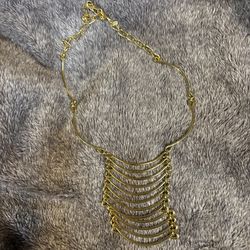 Adorable shiny gold tone necklace