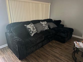 2PC Midnight Sectional. 🚚WE DELIVER🚚