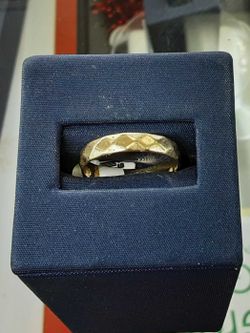 Yellow Gold 14k (.585) 2.2 grams Size 7