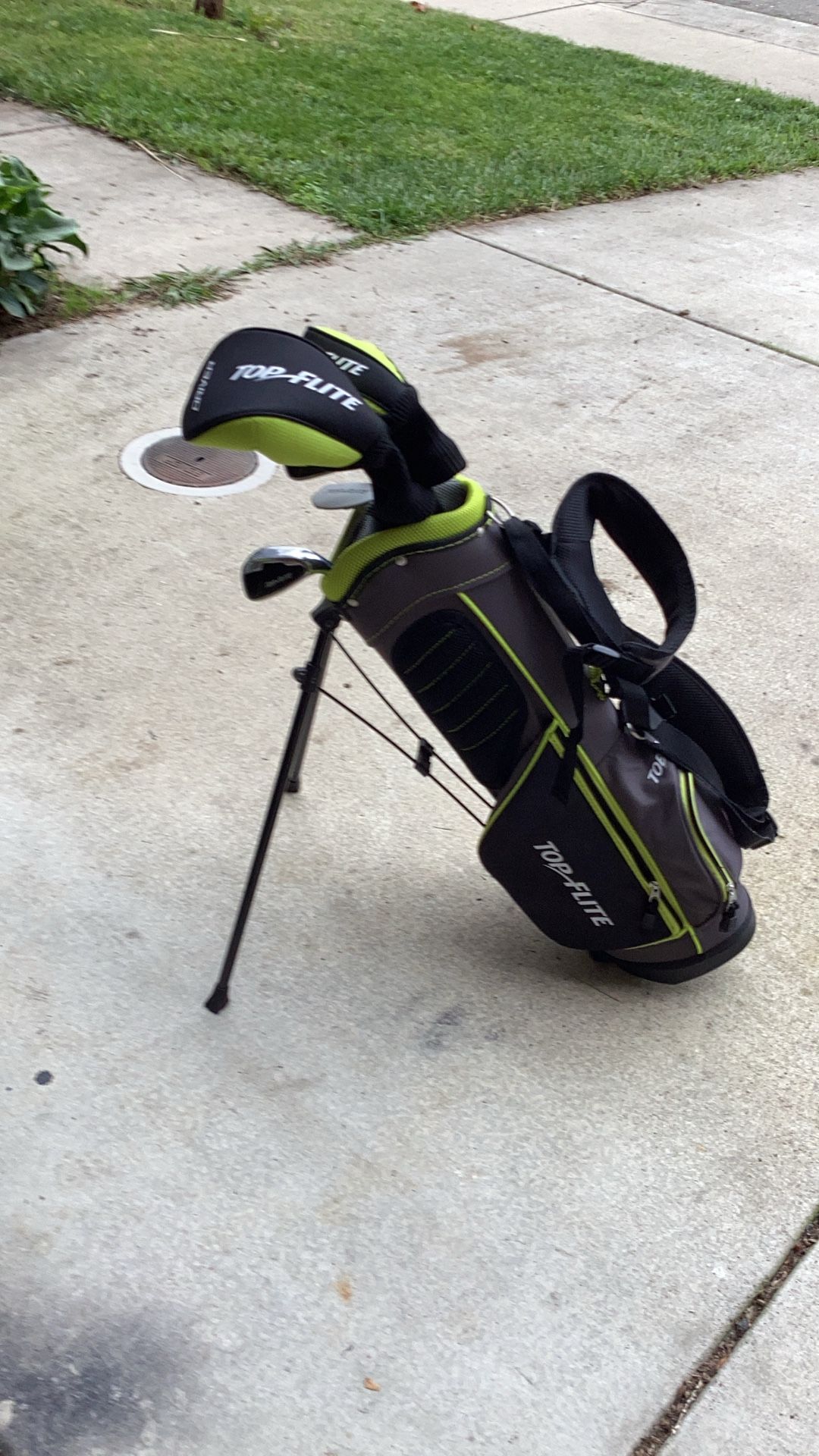 Children golf club set seven years old to 12 excellent condition used to three time