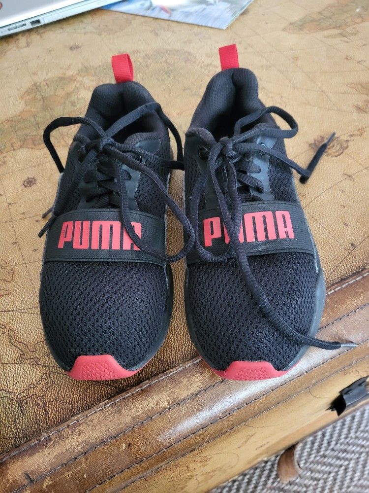 Children's Puma Sneakers Size 13.5