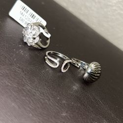Set Of Diamond Rings Goes For 150