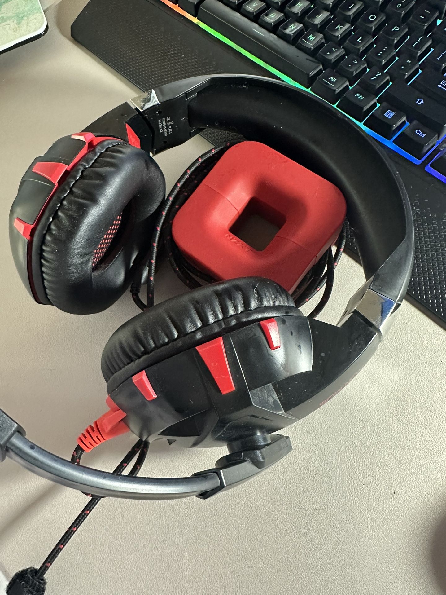 Runmus Gaming Headset + NZXT Puck Headset Mount 